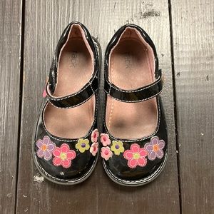 Nordstrom Rack Black Flower Shoes Girls Size 8